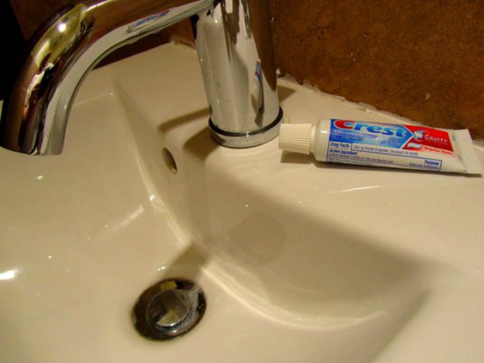 Clean Your Sink with Toothpaste