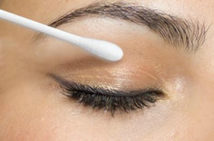 Q-tip For Makeup Application